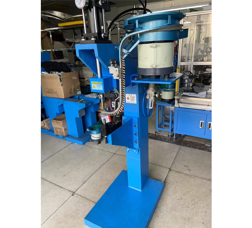 氣動鉚釘機(jī)